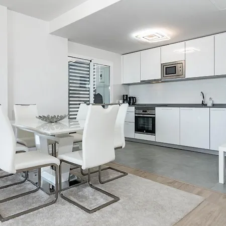 Apartment Tranquil Oasis 2 Bedroom In Nueva Andalucia Close To Centro Plaza *
